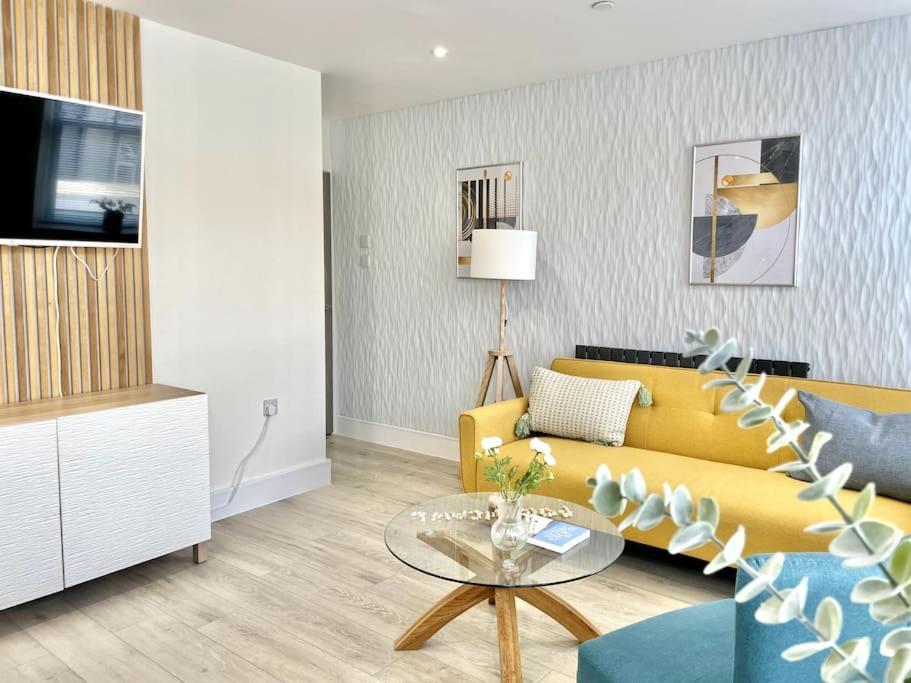 Luxury 1 Bedroom Apt, Prime Location *