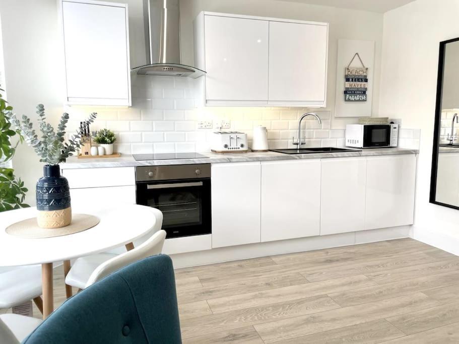 Luxury 1 Bedroom Apt, Prime Location Apartment Porthcawl