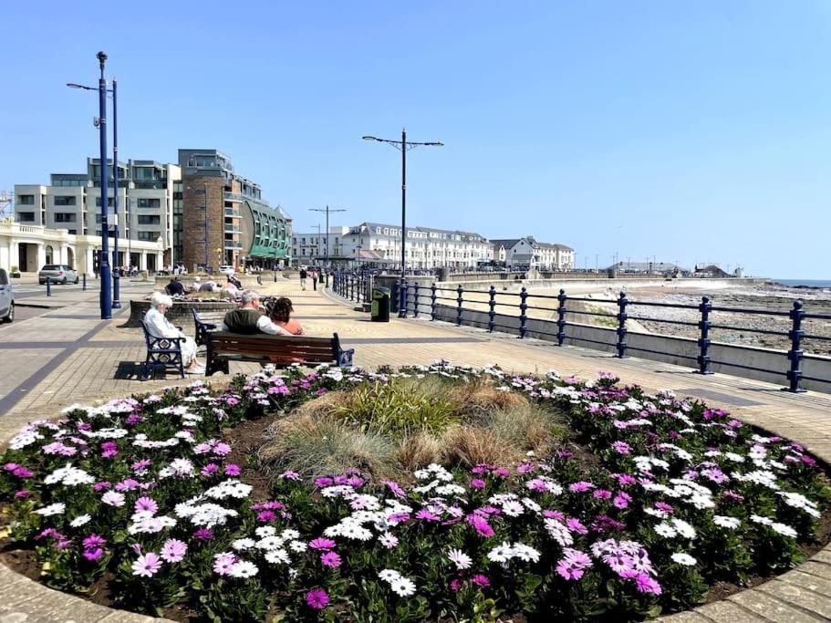 Apartment Luxury 1 Bedroom Apt, Prime Location Porthcawl