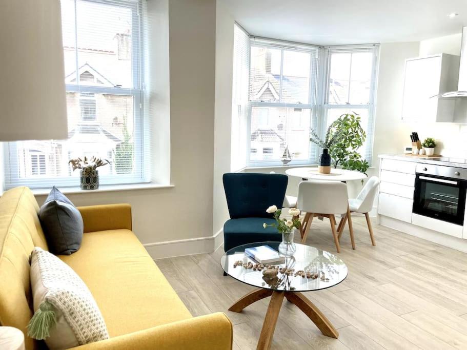 Luxury 1 Bedroom Apt, Prime Location *